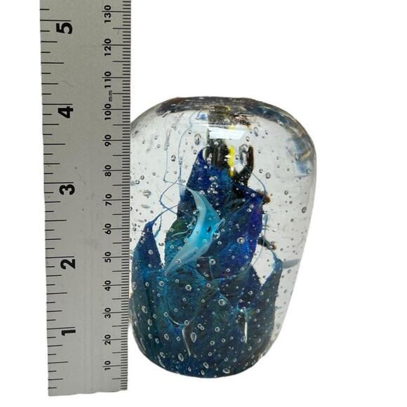 Glass Paperweight Ocean Aquarium Scene with Fish - Picture 3 of 4
